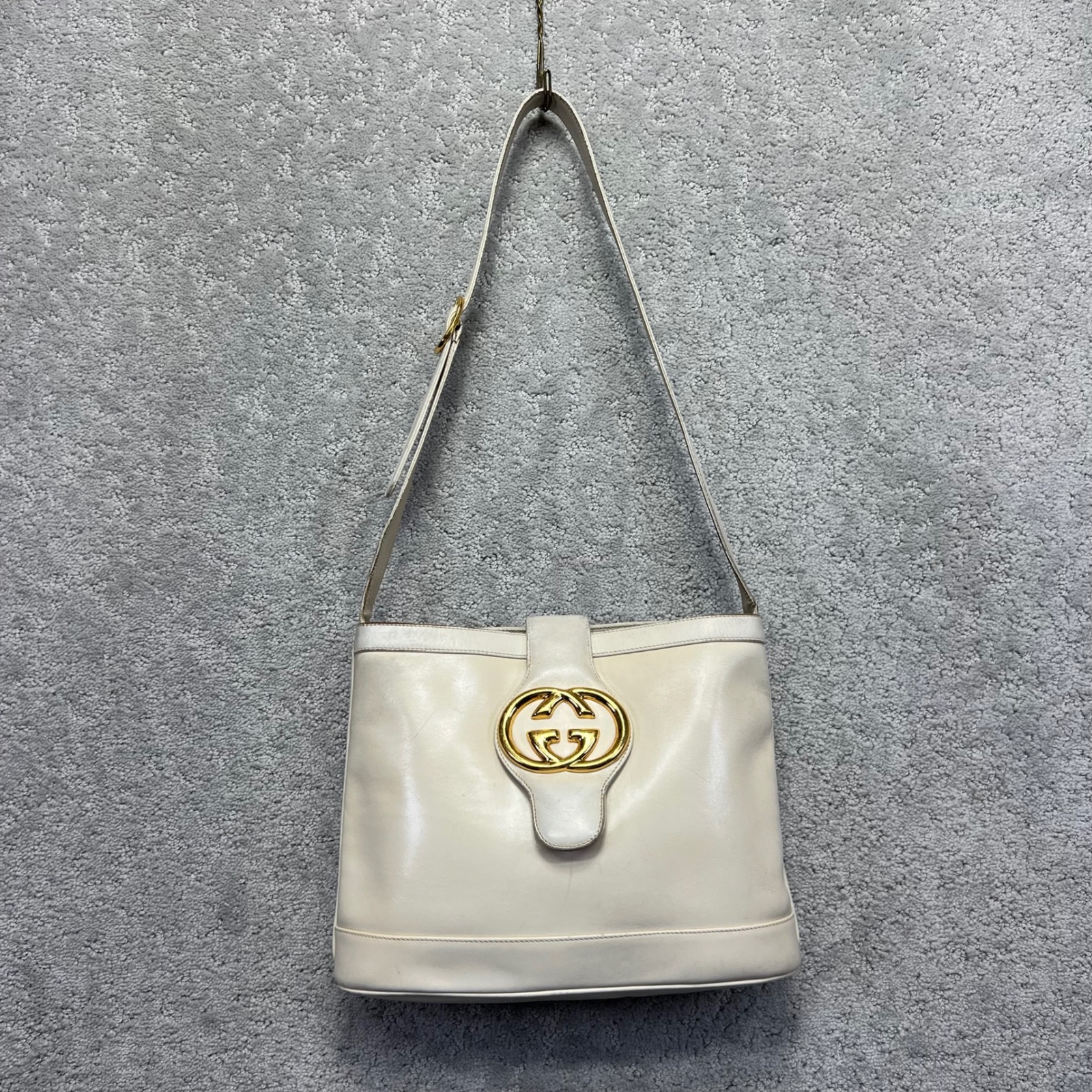 Vintage Gucci White Leather Shoulder Bag Interlocking Gg Logo Italy Buckle Purse